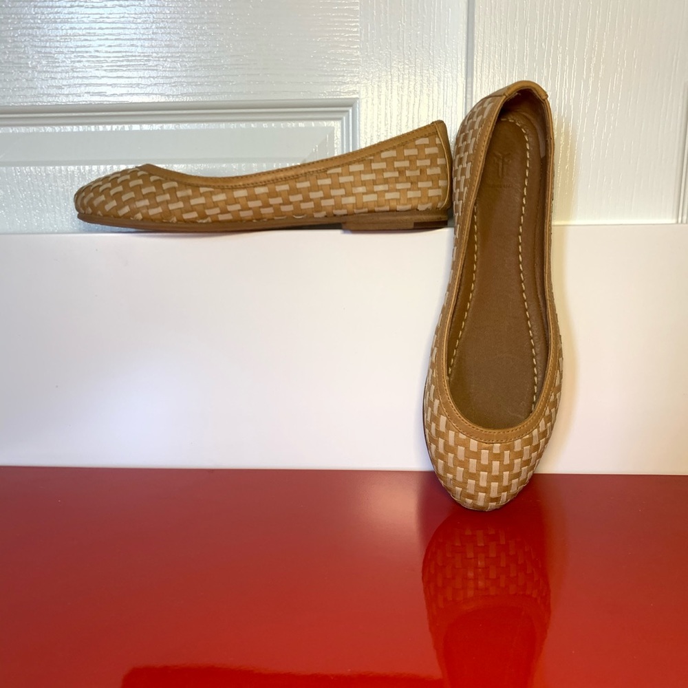 FRYE - Picture 2 of 10